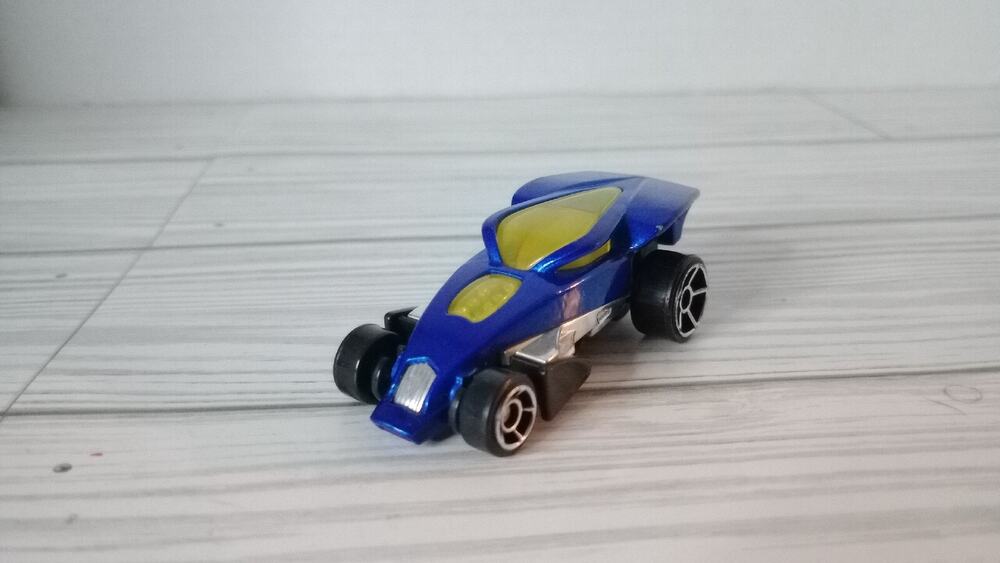 McDonald's 2006 HOT WHEELS Diecast Car Mattel FUSION Vehicle